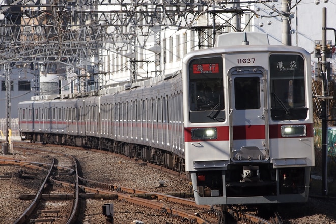 森林公園検修区10030系11637Fを下板橋駅で撮影した写真