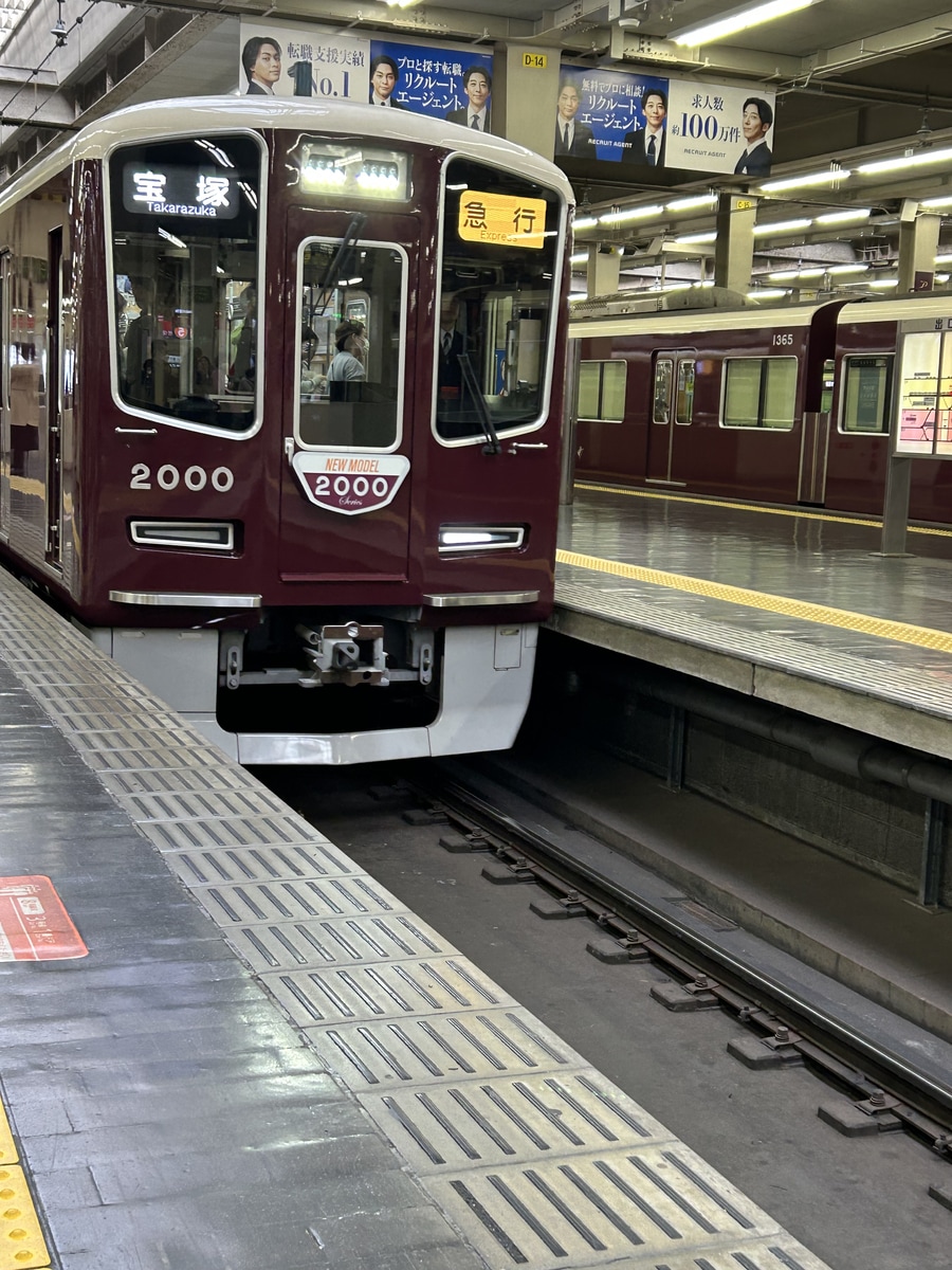 阪急電鉄 平井車庫 2000系 2000f