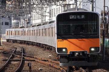 東武鉄道50000系51001Fを下板橋駅で撮影した画像