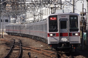 東武鉄道10030系11634Fを下板橋駅で撮影した画像