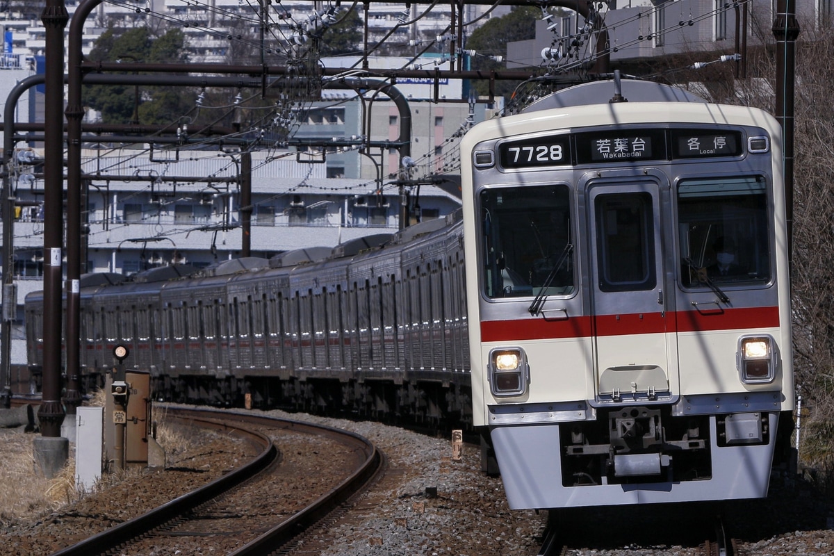 京王電鉄  7000 7728F