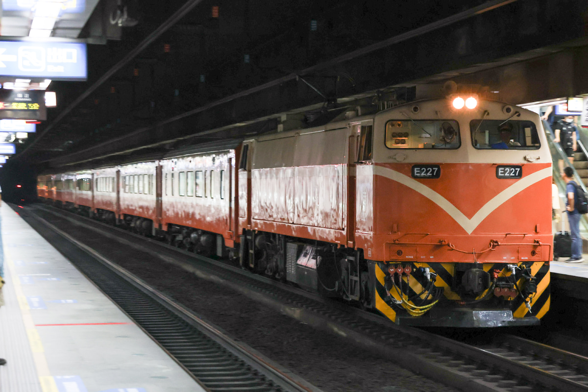 台湾鉄路公司  E200型 E227