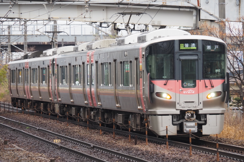 JR西227系R35編成<br class="br-sp" />(オカR35編成)の写真