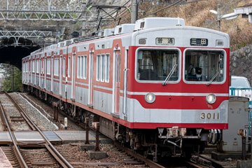 神戸電鉄3000系3011Fを鵯越駅で撮影した画像