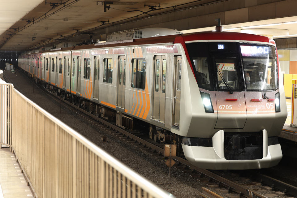 東急6000系6105F<br class="br-sp" />(6105編成)の写真