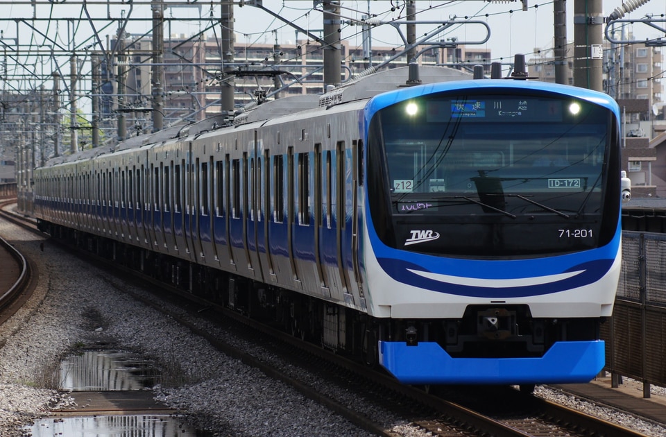 東臨71-000形Z12編成<br class="br-sp" />(71-201F)(東臨12)の写真