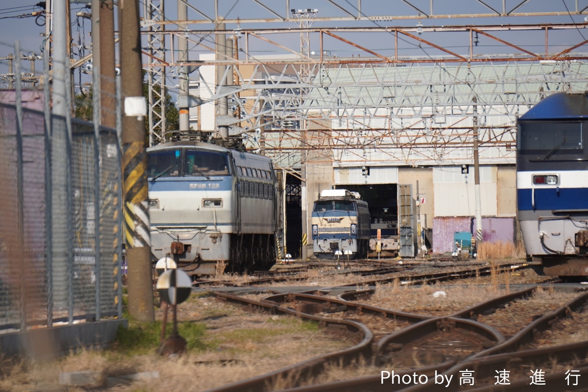 JR貨物 吹田機関区 EF66 27