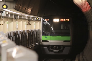 東京都交通局 10-300形 浜町駅付近