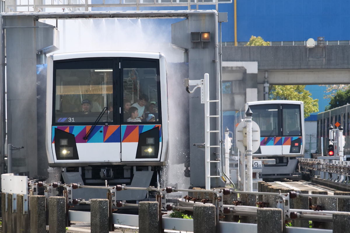 横浜シーサイドライン  2000形 31編成