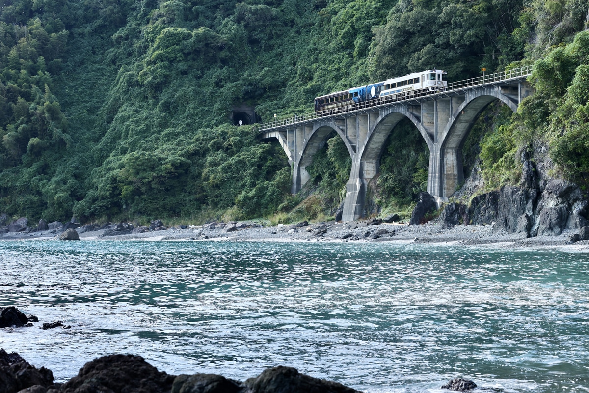 JR四国 高知運転所 キロ185系 1868