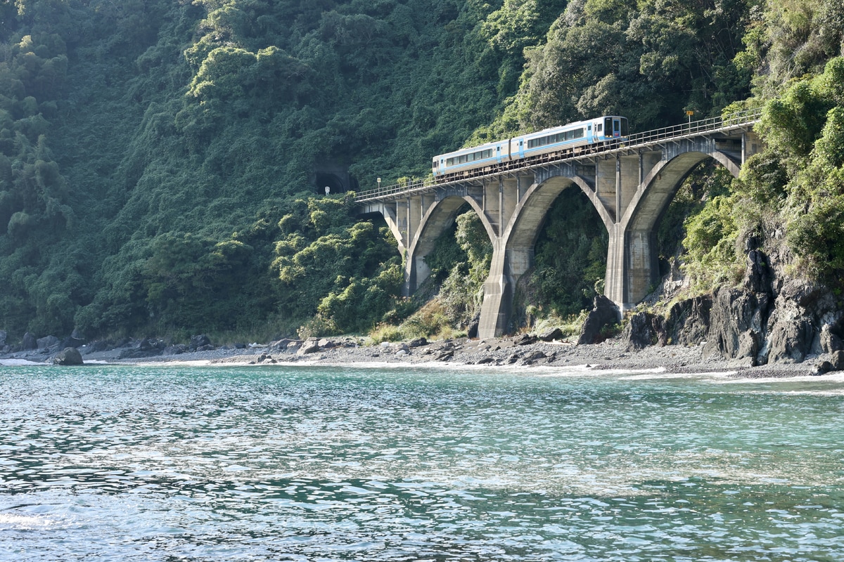 JR四国 高知運転所 2000系 2123
