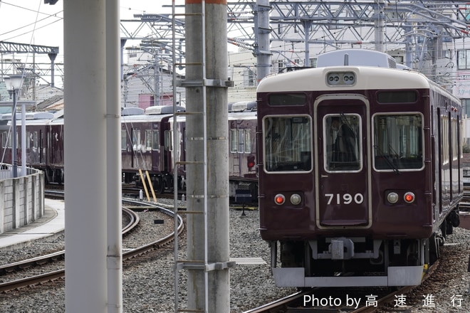 by高　速　進　行