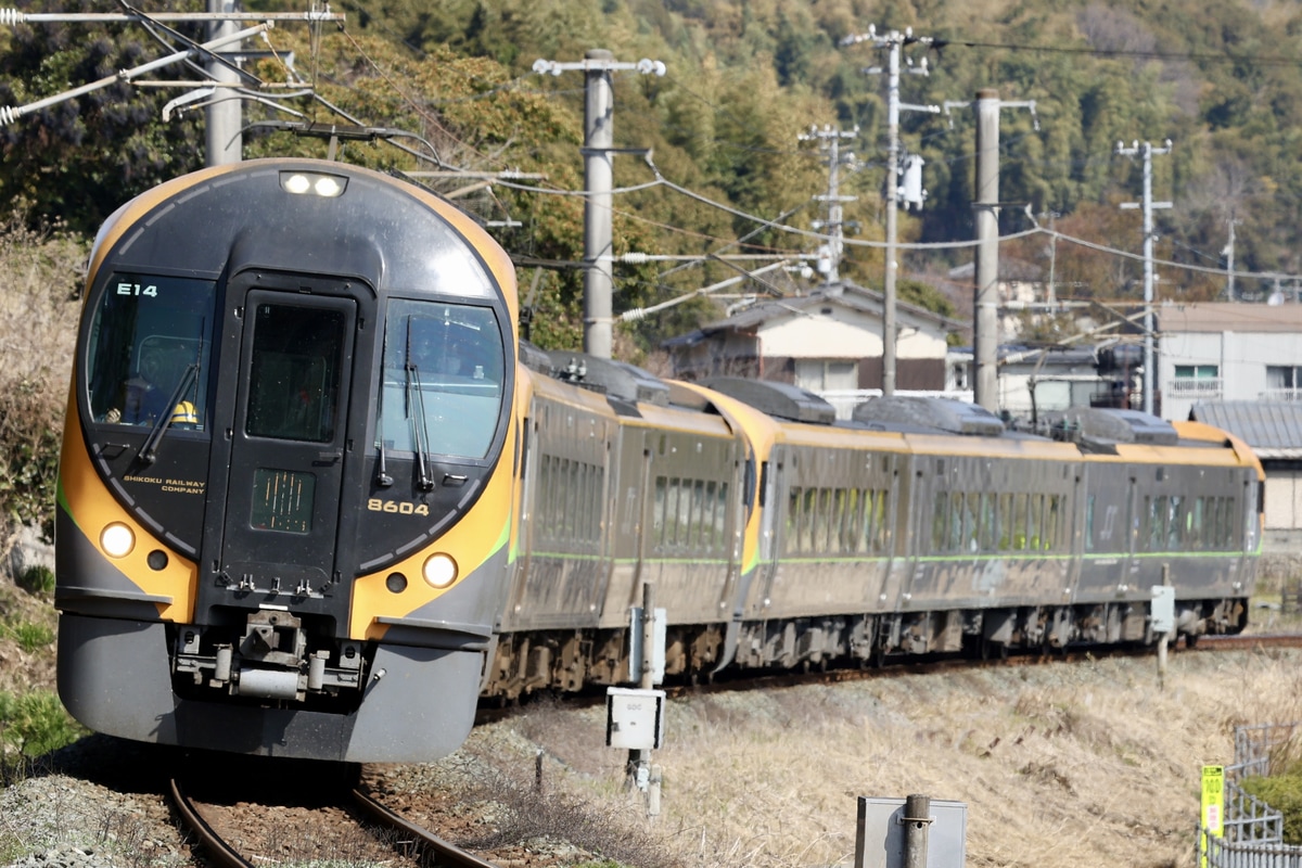 JR四国 松山運転所 8600系 E14編成