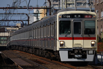 京王電鉄 7000系 国領～柴崎間付近