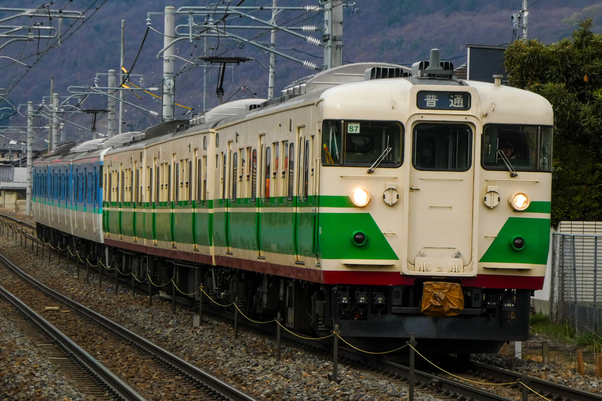 しなの鉄道  115系 
