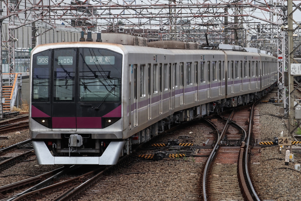 東京メトロ  08系 08-104F