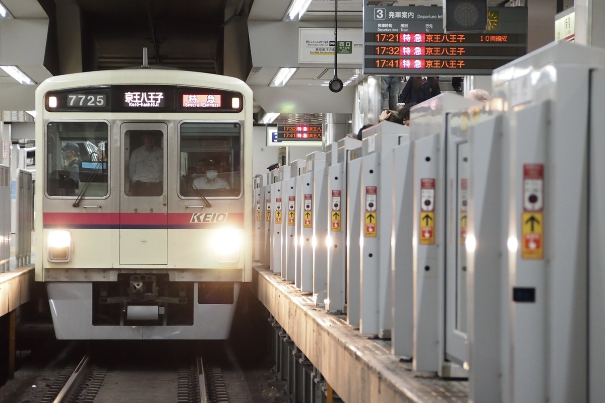 京王電鉄 若葉台検車区 7000系 7725F
