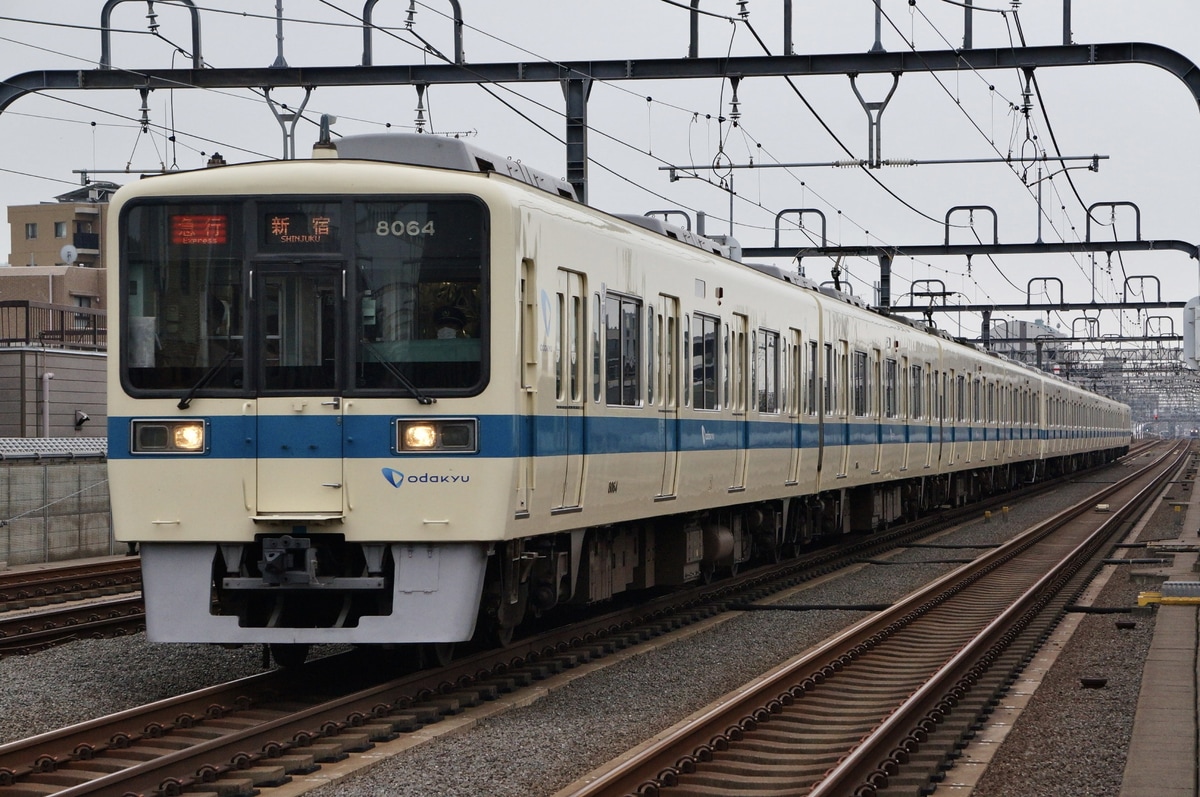 小田急電鉄  8000系 8064f