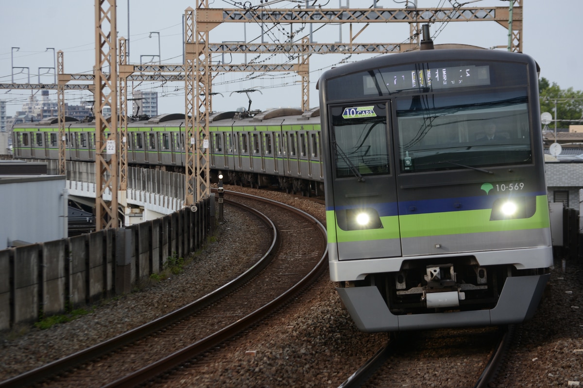 東京都交通局 大島車両検修場 10-300形 10-560F