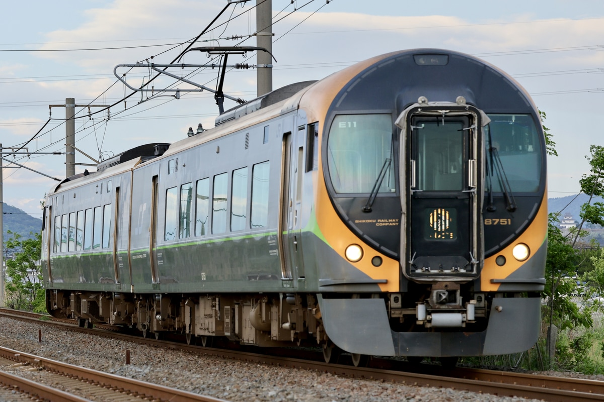 JR四国 松山運転所 8600系 E11編成