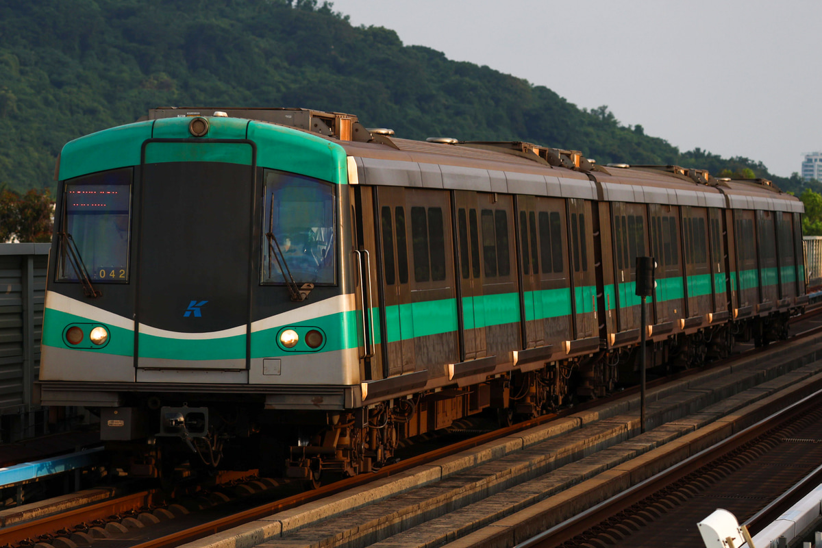 高雄捷運  高運量電車 042編成