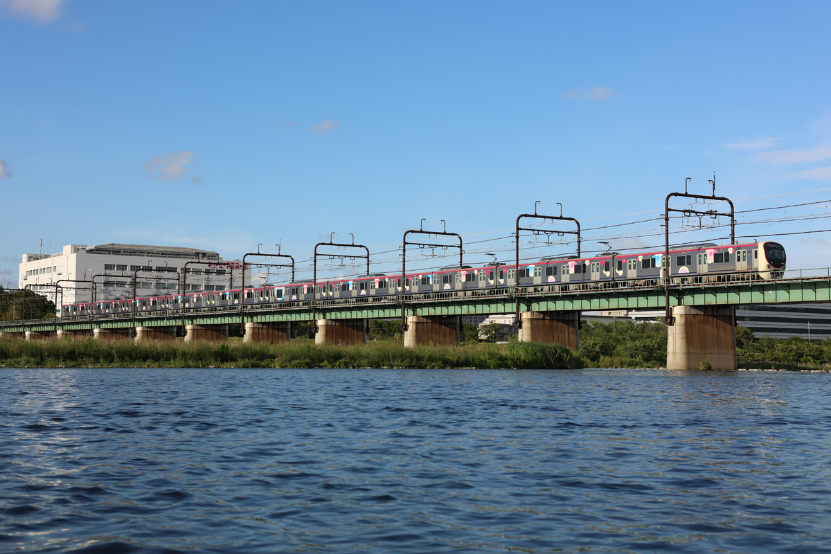 京王電鉄  2000系 2702F