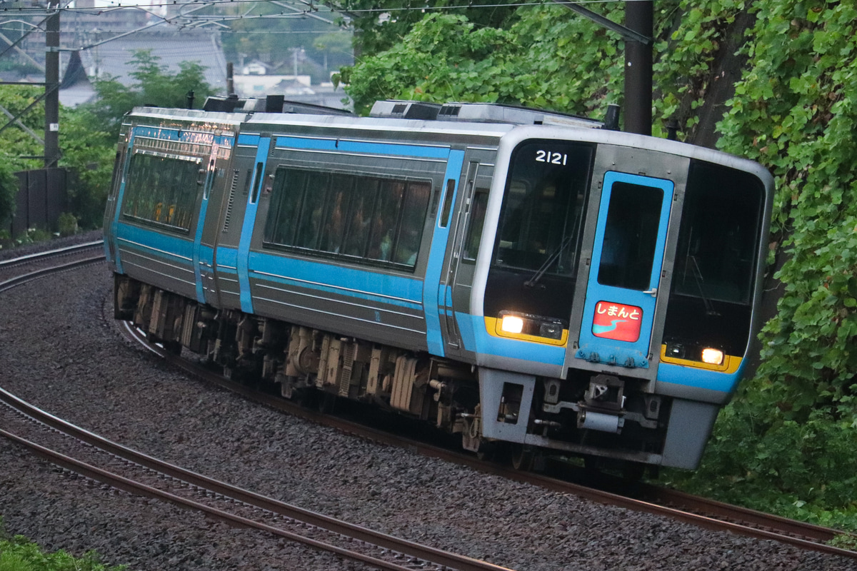 高知運転所 2000系 2121+2156 の写真 |鉄道写真投稿サイトTrain-Directory