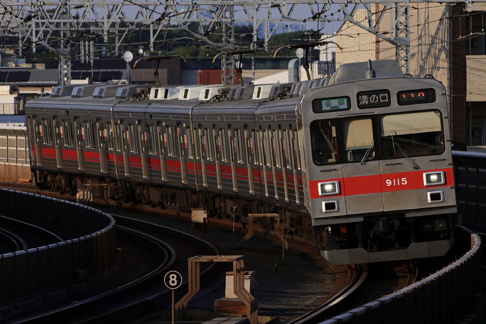 東急9000系9015F<br class="br-sp" />(9015編成)の写真