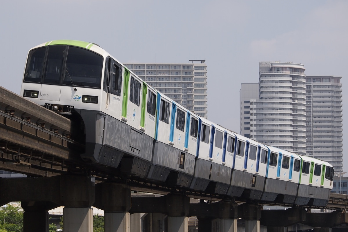 東京モノレール 昭和島車両区 2000形 2011F