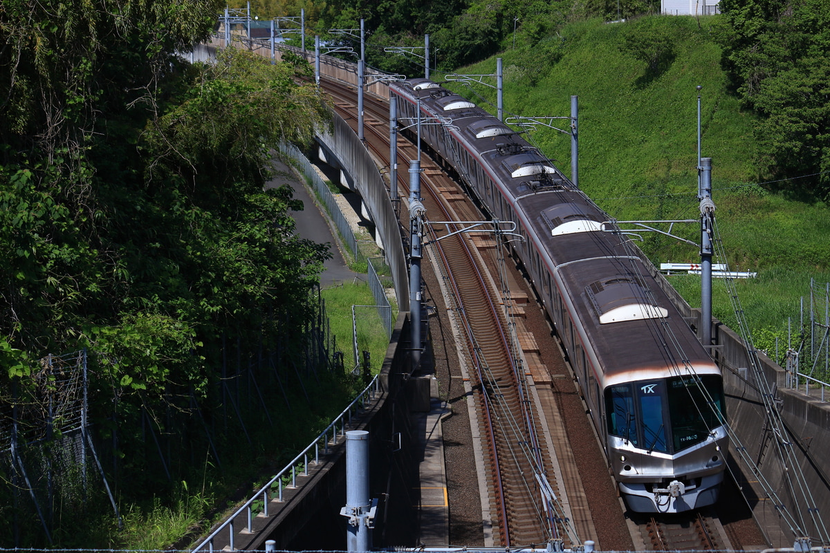 首都圏新都市鉄道 つくばエクスプレス総合基地 TX-1000系 第05編成
