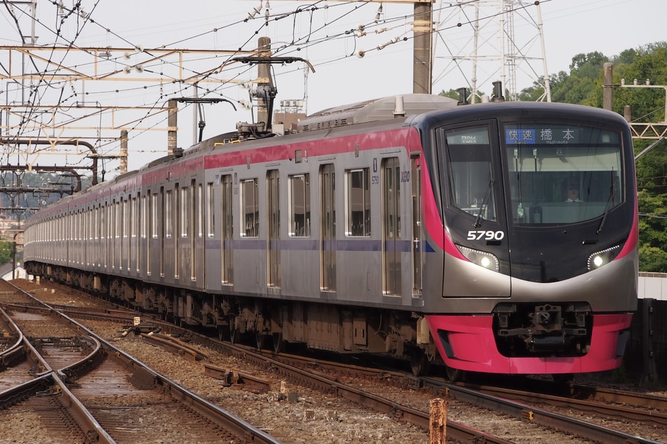 京王5000系5740F<br class="br-sp" />(5740編成)の写真