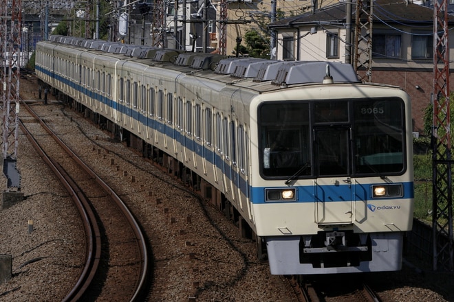 8000形8065Fを鶴巻温泉駅で撮影した写真