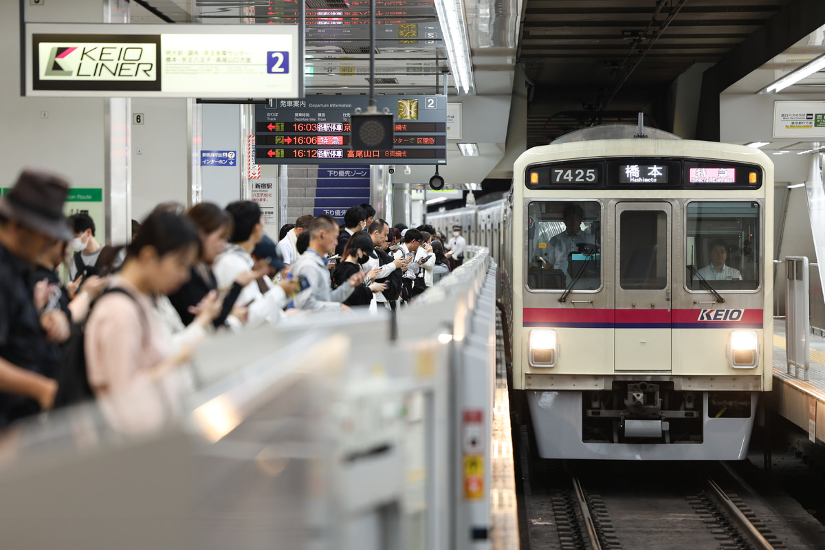 京王電鉄  7000系 7425F