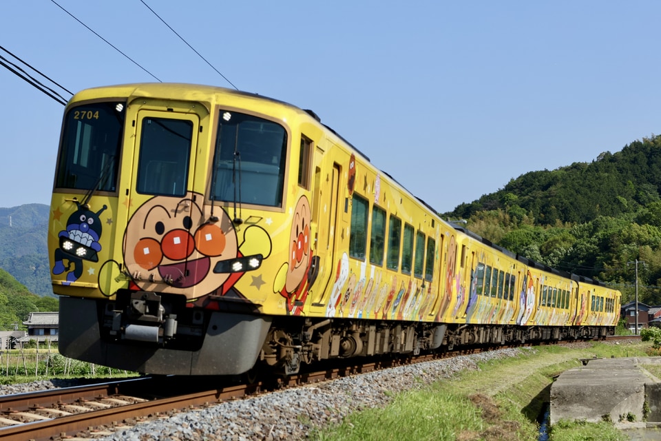 JR四2700系2704の写真