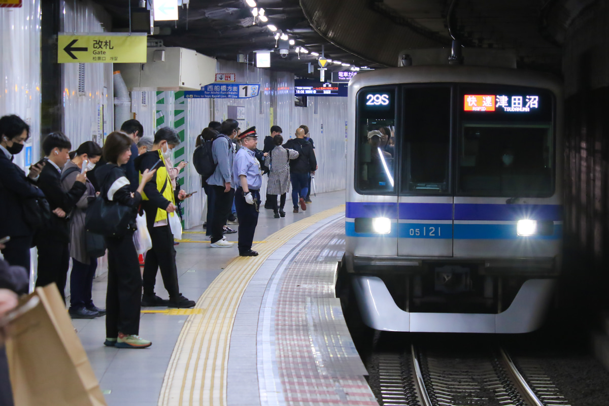 東京メトロ 深川検車区 05系 05-121F