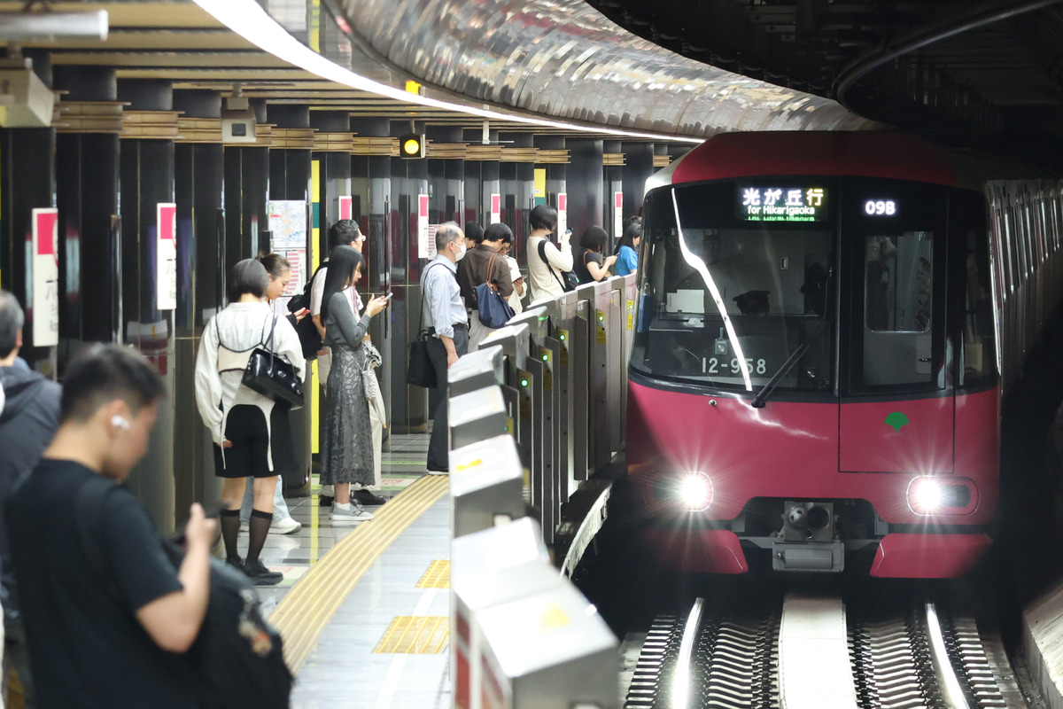 東京都交通局  12-600形 12-951F