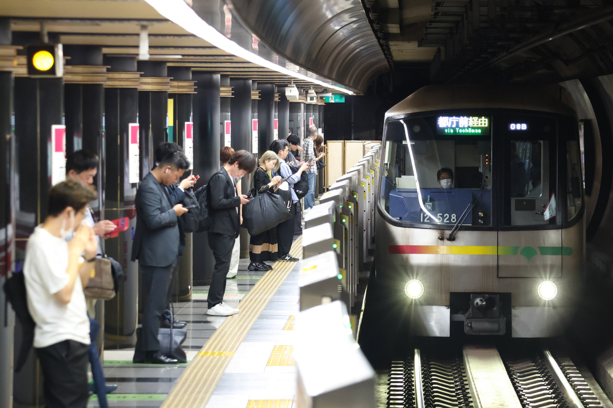 東京都交通局  12-000形 12-521F