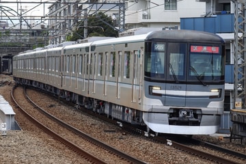 東京メトロ13000系13129Fを藤が丘駅で撮影した画像