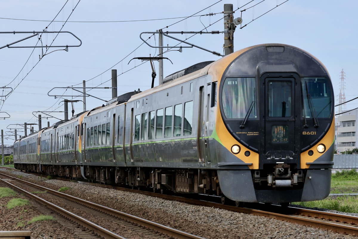 JR四国 松山運転所 8600系 E11編成
