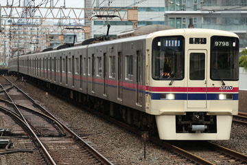 京王電鉄9000系9748Fを笹塚駅で撮影した画像
