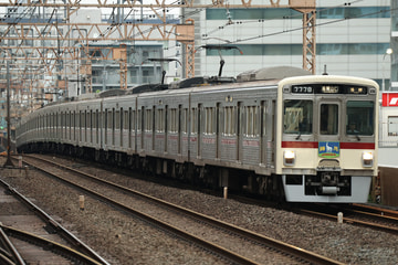 京王電鉄7000系7728Fを笹塚駅で撮影した画像
