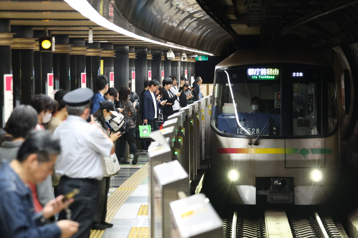 東京都交通局  12-000形 12-521F