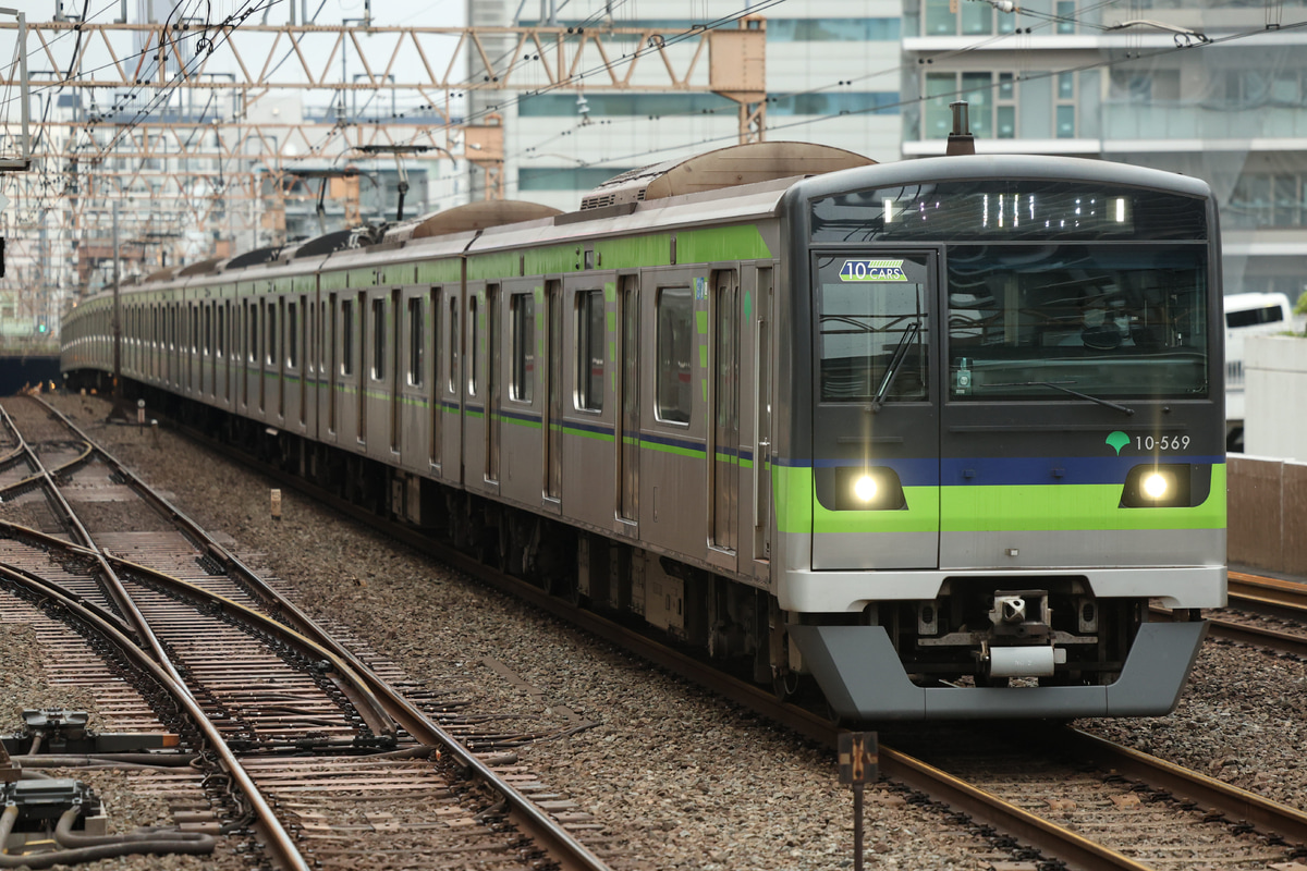 東京都交通局 大島車両検修場 10-300形 10-560F