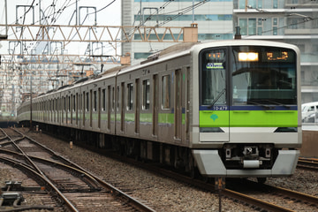 東京都交通局10-300形10-470Fを笹塚駅で撮影した画像