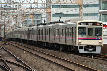 京王電鉄7000系7725Fを笹塚駅で撮影した画像