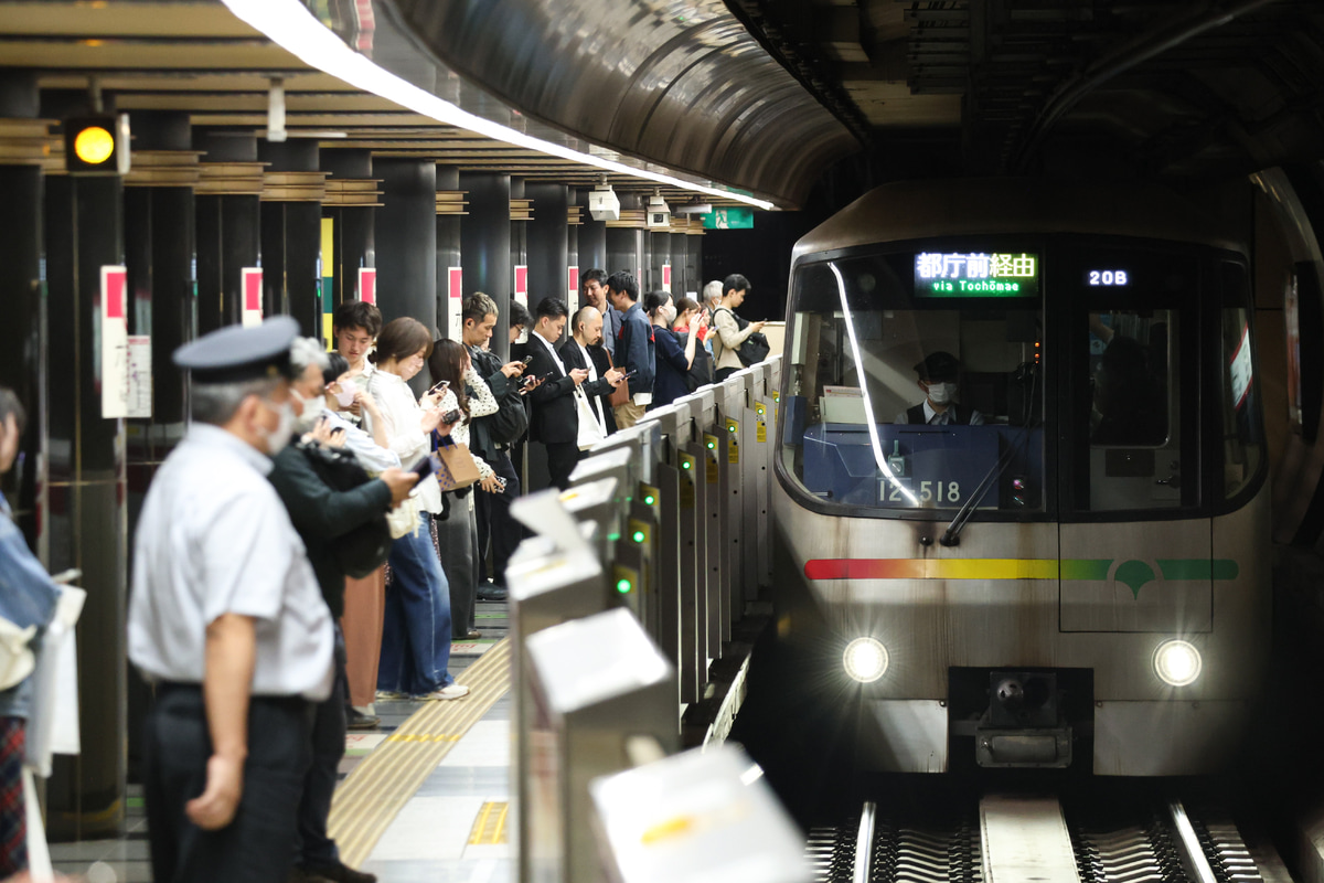 東京都交通局  12-000形 12-511F