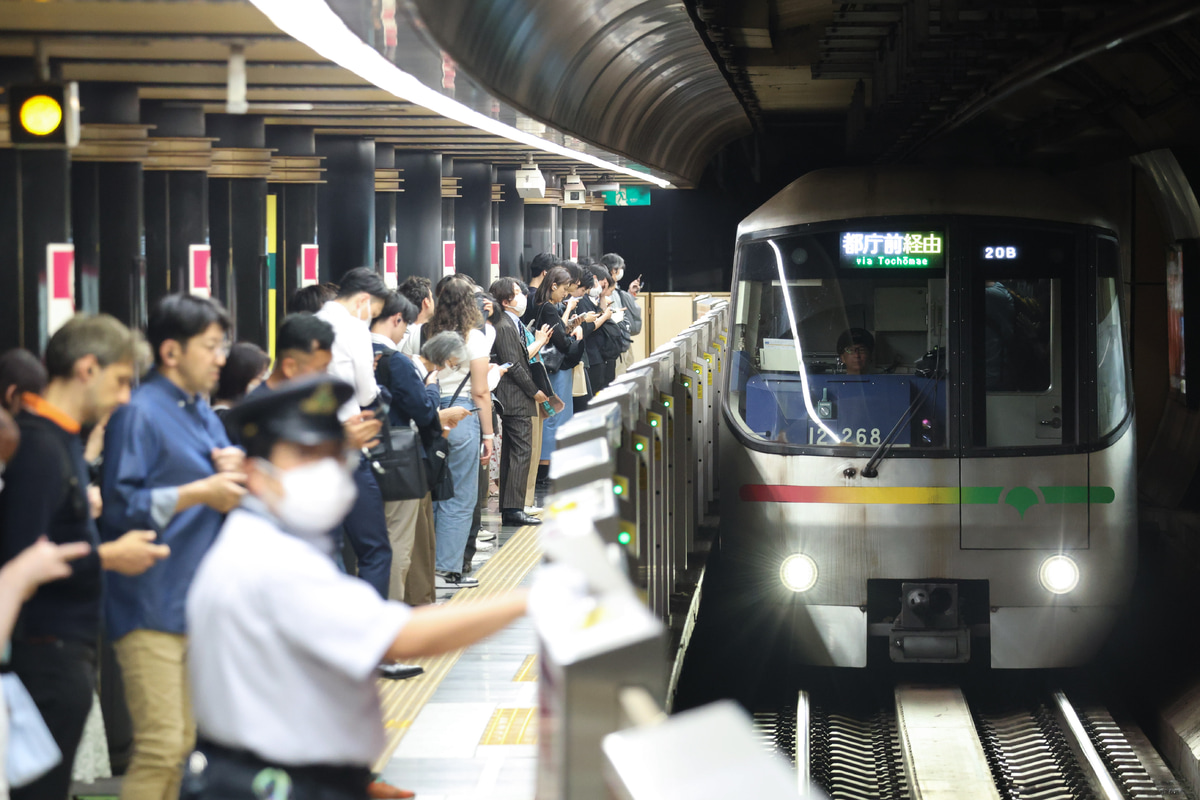 東京都交通局  12-000形 12-261F