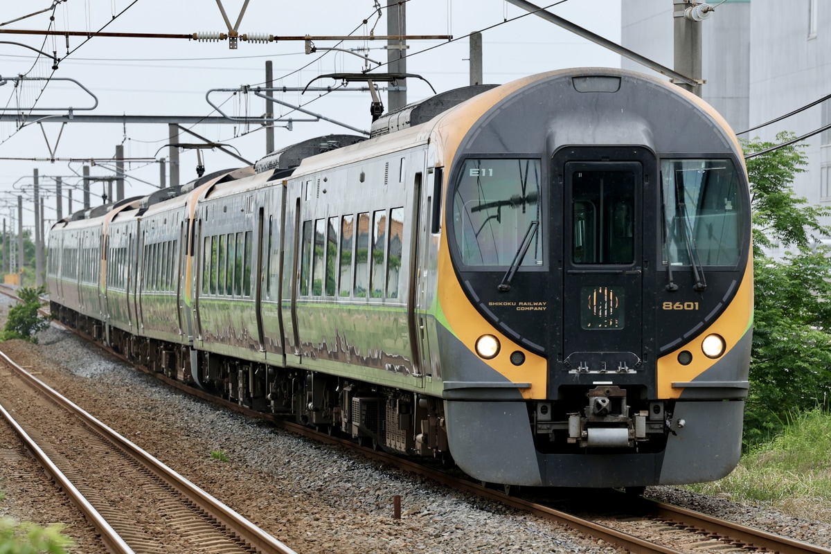 JR四国 松山運転所 8600系 E11編成