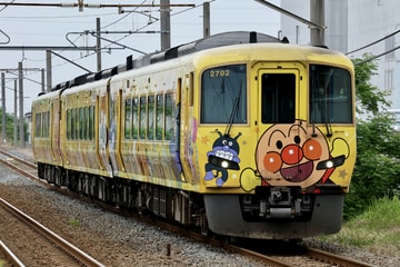 JR四国2700系2702を讃岐塩屋駅で撮影した画像