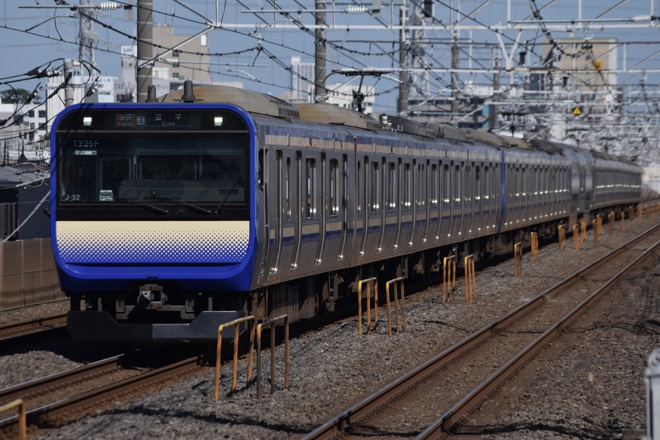 JR東E235系クラJ-32編成<br class="br-sp" />(J-32編成)(クラJ-32)の写真